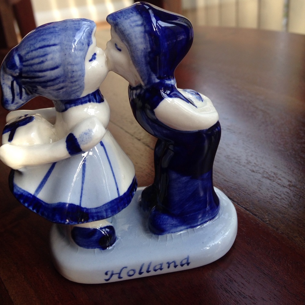 Holland figure of girl and boy